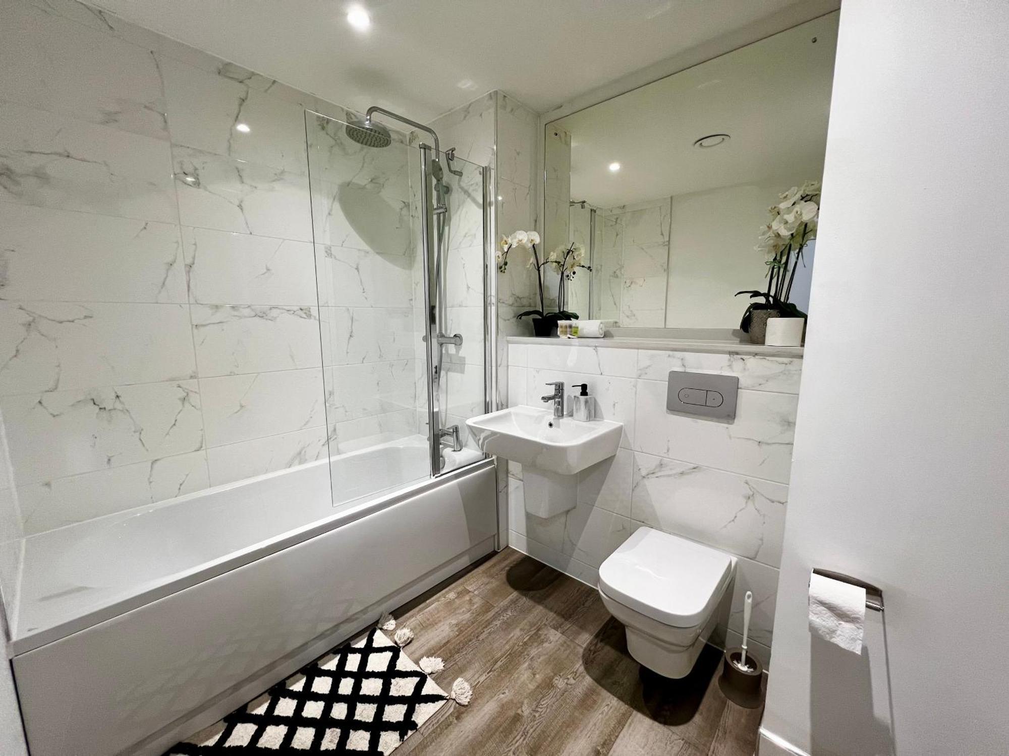 Premium Deals L Last-Minute Stay L 4 Min Walk To Birmingham Central Library L 18Th Floor 2 Bed 2 Bath City Centre Penthouse With Gym & Netflix By Jvt Short Lets Екстер'єр фото